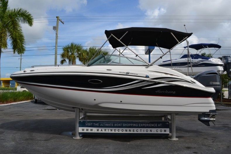 Thumbnail 4 for New 2013 Hurricane SunDeck SD 2200 DC OB boat for sale in West Palm Beach, FL