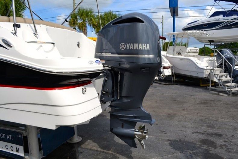 Thumbnail 10 for New 2013 Hurricane SunDeck SD 2200 DC OB boat for sale in West Palm Beach, FL