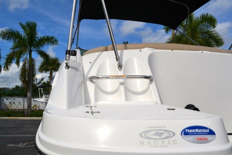 Thumbnail 12 for New 2013 Hurricane SunDeck SD 2200 DC OB boat for sale in West Palm Beach, FL