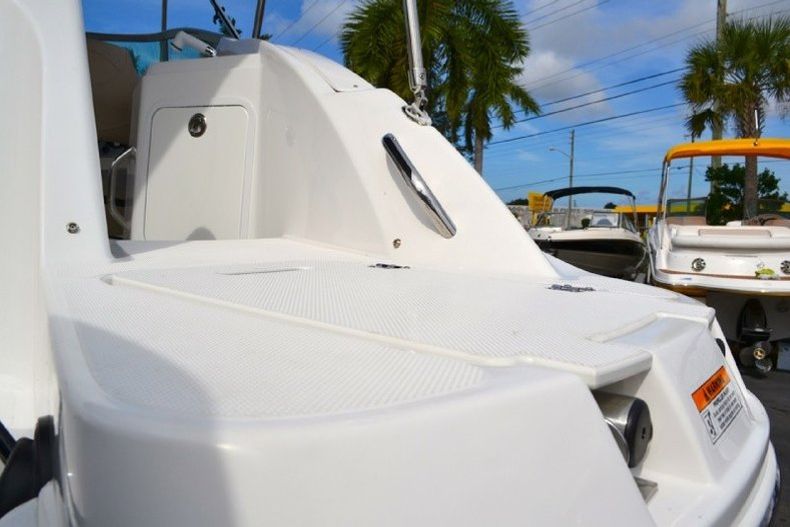 Thumbnail 14 for New 2013 Hurricane SunDeck SD 2200 DC OB boat for sale in West Palm Beach, FL