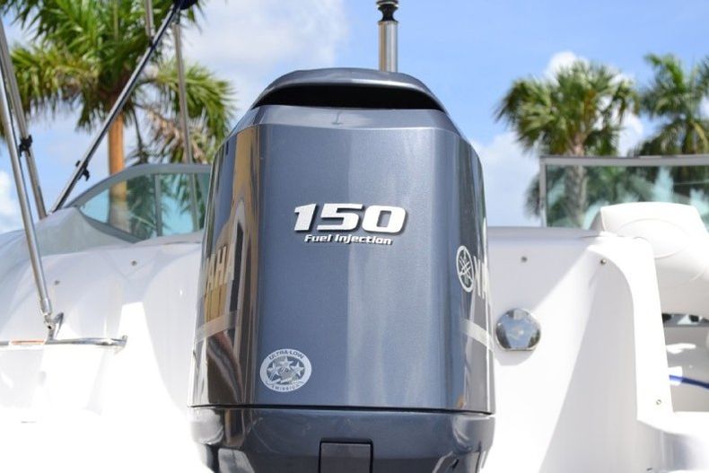 Thumbnail 15 for New 2013 Hurricane SunDeck SD 2000 OB boat for sale in West Palm Beach, FL