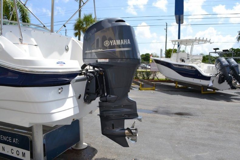 Thumbnail 16 for New 2013 Hurricane SunDeck SD 2000 OB boat for sale in West Palm Beach, FL