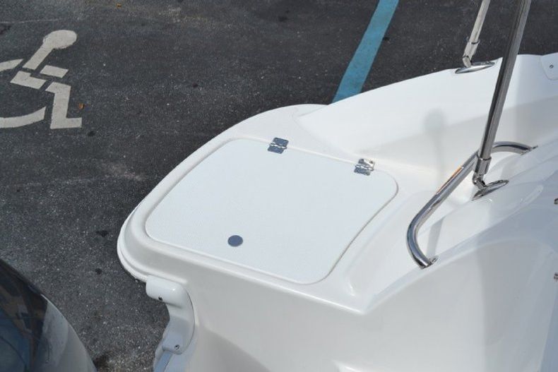 Thumbnail 20 for New 2013 Hurricane SunDeck SD 2000 OB boat for sale in West Palm Beach, FL