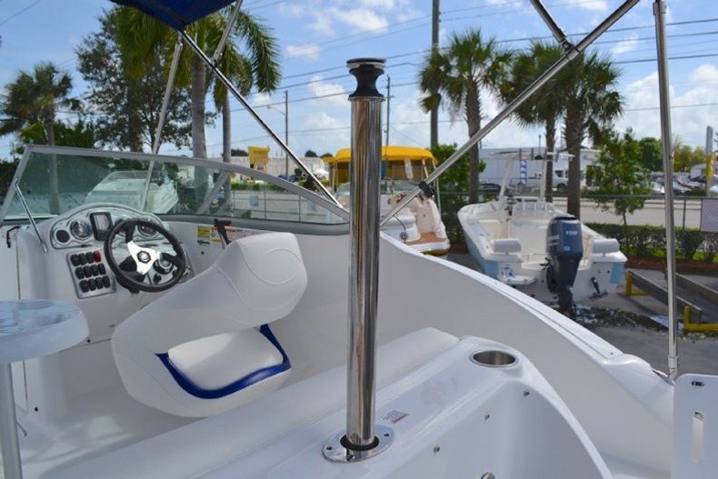 Thumbnail 21 for New 2013 Hurricane SunDeck SD 2000 OB boat for sale in West Palm Beach, FL
