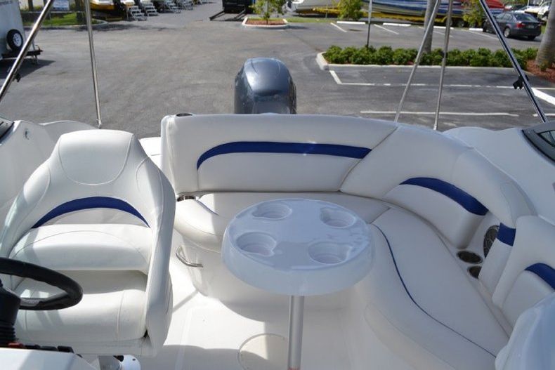 Thumbnail 30 for New 2013 Hurricane SunDeck SD 2000 OB boat for sale in West Palm Beach, FL