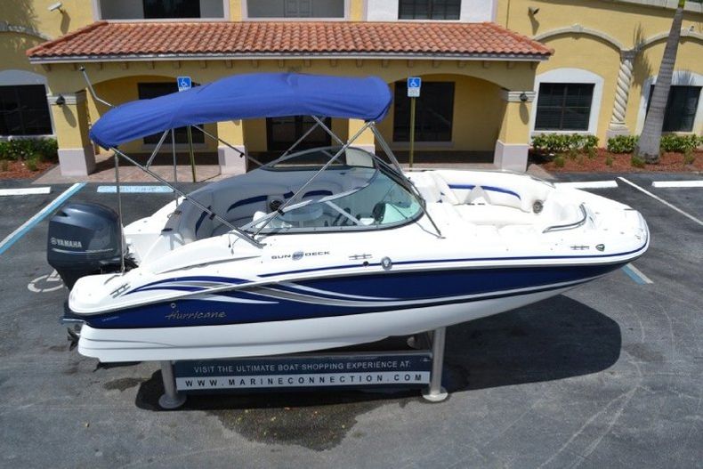 Thumbnail 56 for New 2013 Hurricane SunDeck SD 2000 OB boat for sale in West Palm Beach, FL