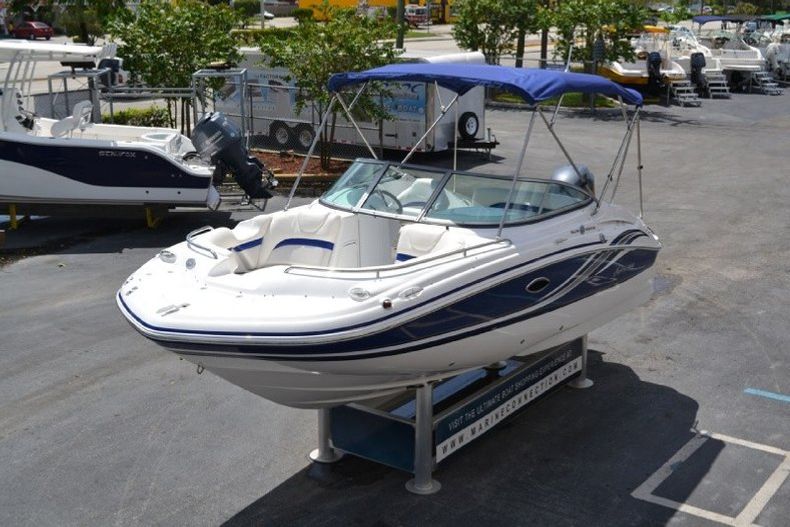 Thumbnail 59 for New 2013 Hurricane SunDeck SD 2000 OB boat for sale in West Palm Beach, FL