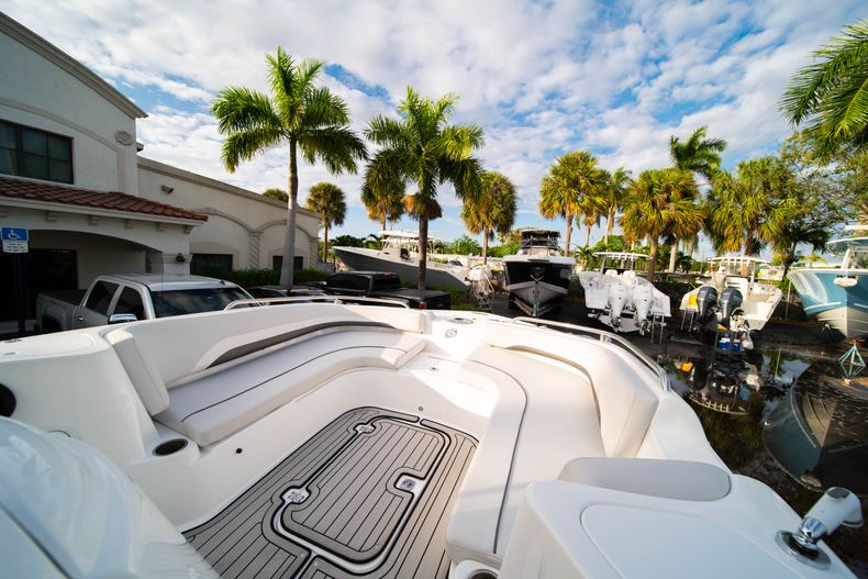 Thumbnail 29 for New 2019 Hurricane Sundeck Sport SS 231 OB boat for sale in West Palm Beach, FL