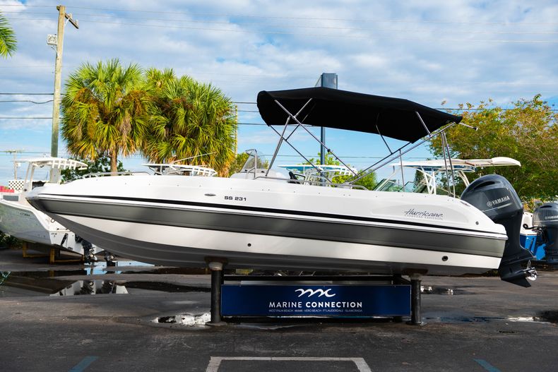 Thumbnail 4 for New 2019 Hurricane Sundeck Sport SS 231 OB boat for sale in West Palm Beach, FL
