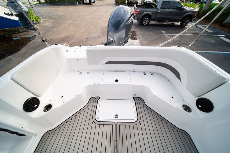 Thumbnail 10 for New 2019 Hurricane Sundeck Sport SS 231 OB boat for sale in West Palm Beach, FL