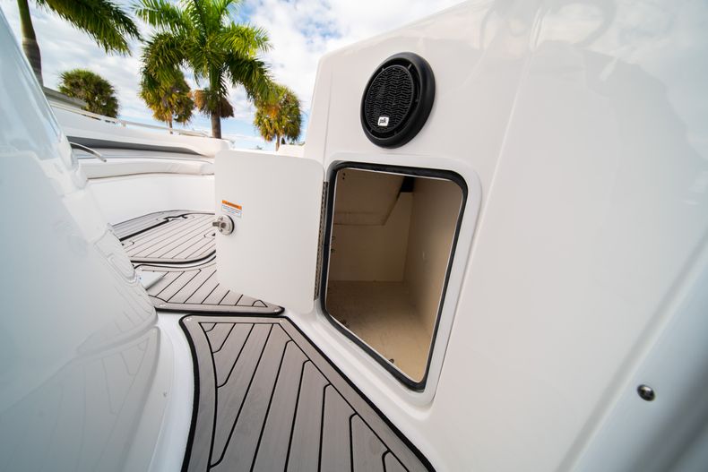 Thumbnail 24 for New 2019 Hurricane Sundeck Sport SS 231 OB boat for sale in West Palm Beach, FL