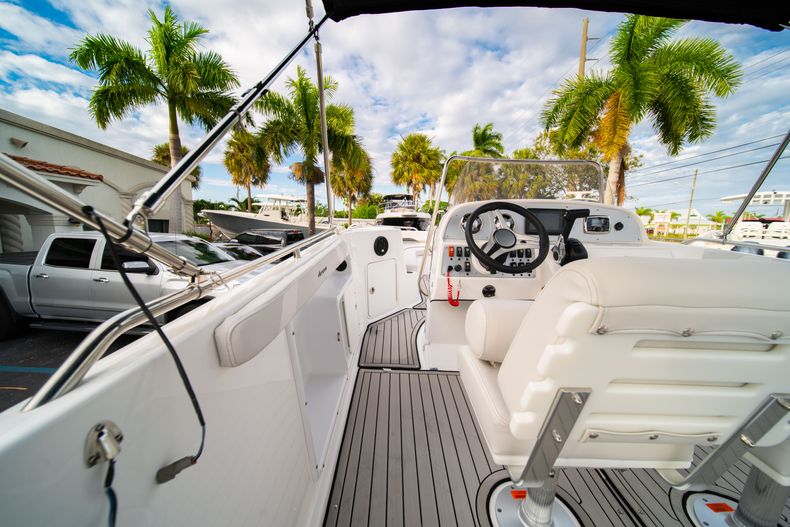Thumbnail 13 for New 2019 Hurricane Sundeck Sport SS 231 OB boat for sale in West Palm Beach, FL