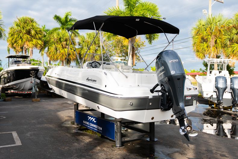 Thumbnail 5 for New 2019 Hurricane Sundeck Sport SS 231 OB boat for sale in West Palm Beach, FL