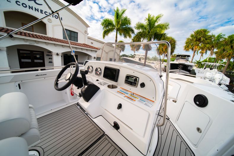 Thumbnail 14 for New 2019 Hurricane Sundeck Sport SS 231 OB boat for sale in West Palm Beach, FL