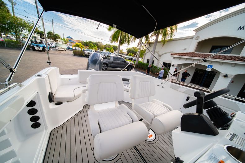 Thumbnail 20 for New 2019 Hurricane Sundeck Sport SS 231 OB boat for sale in West Palm Beach, FL