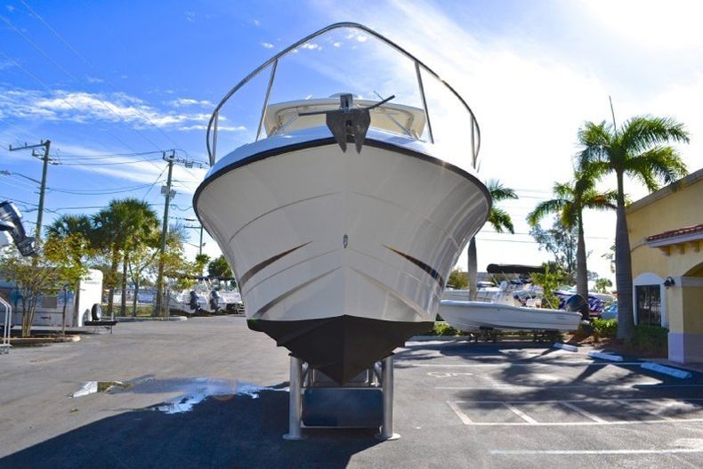 Thumbnail 4 for Used 2002 Hydra-Sports 2600 Walk Around boat for sale in West Palm Beach, FL