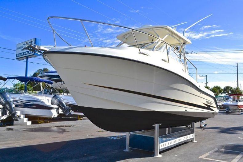 Thumbnail 6 for Used 2002 Hydra-Sports 2600 Walk Around boat for sale in West Palm Beach, FL
