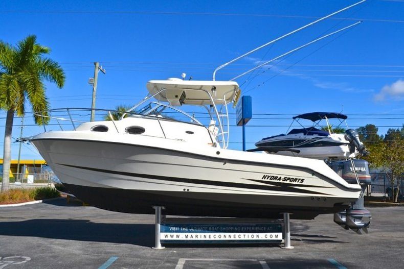 Thumbnail 7 for Used 2002 Hydra-Sports 2600 Walk Around boat for sale in West Palm Beach, FL