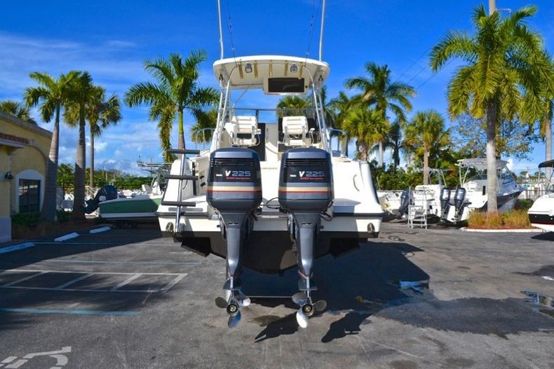 Thumbnail 9 for Used 2002 Hydra-Sports 2600 Walk Around boat for sale in West Palm Beach, FL