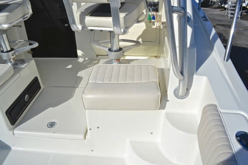 Thumbnail 63 for Used 2002 Hydra-Sports 2600 Walk Around boat for sale in West Palm Beach, FL