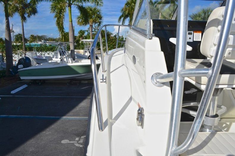 Thumbnail 65 for Used 2002 Hydra-Sports 2600 Walk Around boat for sale in West Palm Beach, FL