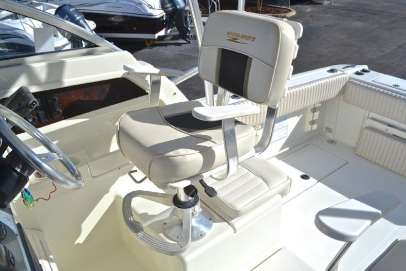 Thumbnail 69 for Used 2002 Hydra-Sports 2600 Walk Around boat for sale in West Palm Beach, FL