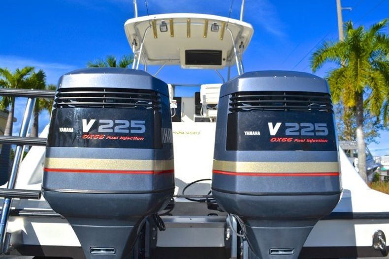Thumbnail 16 for Used 2002 Hydra-Sports 2600 Walk Around boat for sale in West Palm Beach, FL