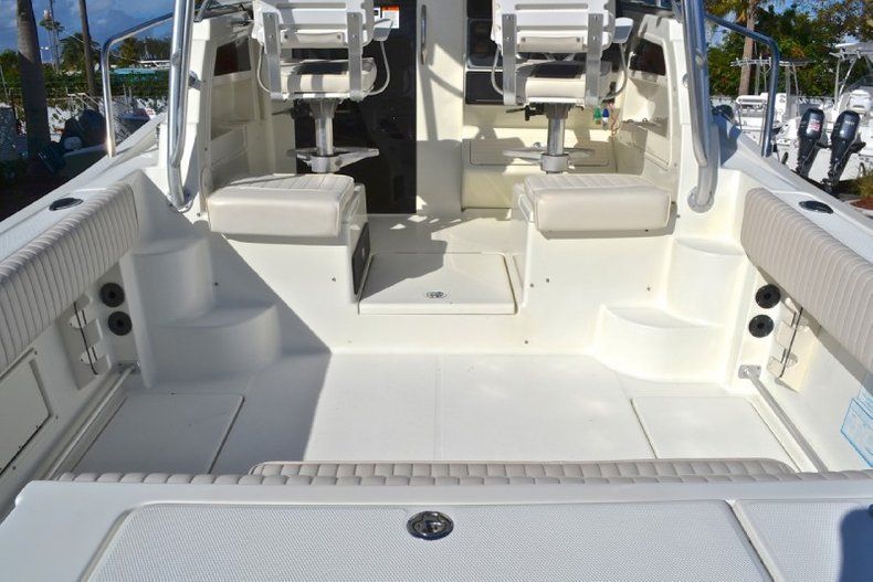 Thumbnail 33 for Used 2002 Hydra-Sports 2600 Walk Around boat for sale in West Palm Beach, FL