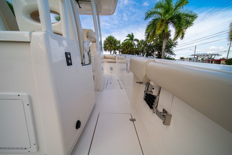 Thumbnail 16 for New 2019 Cobia 301 CC Center Console boat for sale in West Palm Beach, FL