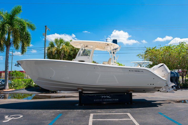 Thumbnail 4 for New 2019 Cobia 301 CC Center Console boat for sale in West Palm Beach, FL