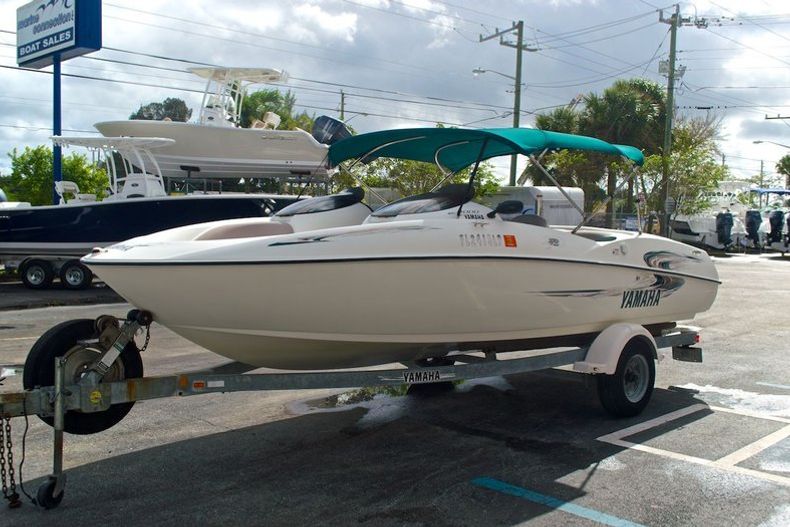 Thumbnail 3 for Used 2000 Yamaha LS2000 Twin Jet Boat boat for sale in West Palm Beach, FL