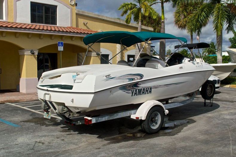 Thumbnail 7 for Used 2000 Yamaha LS2000 Twin Jet Boat boat for sale in West Palm Beach, FL