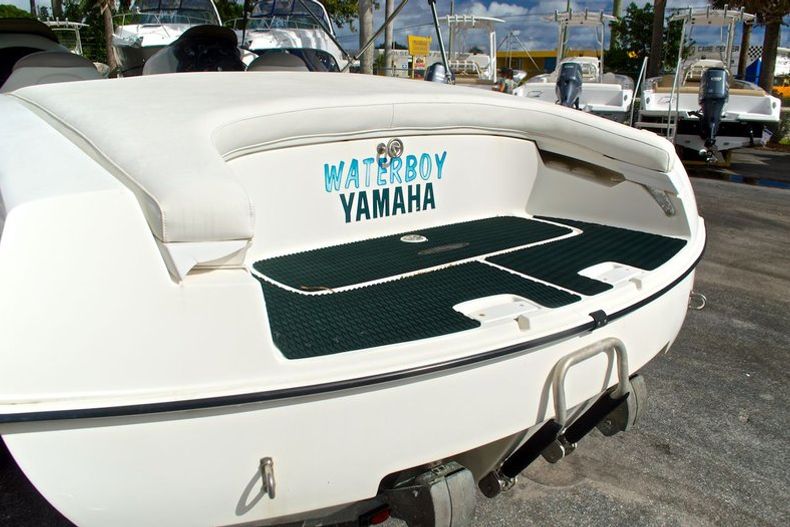 Thumbnail 13 for Used 2000 Yamaha LS2000 Twin Jet Boat boat for sale in West Palm Beach, FL