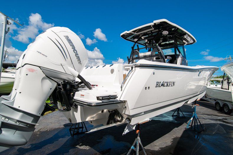 Thumbnail 6 for New 2020 Blackfin 332CC Center Console boat for sale in West Palm Beach, FL
