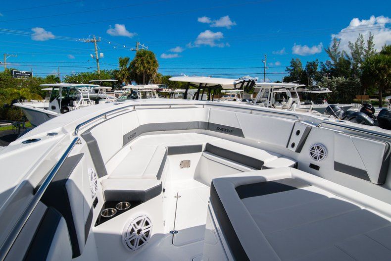Thumbnail 25 for New 2020 Blackfin 332CC Center Console boat for sale in West Palm Beach, FL