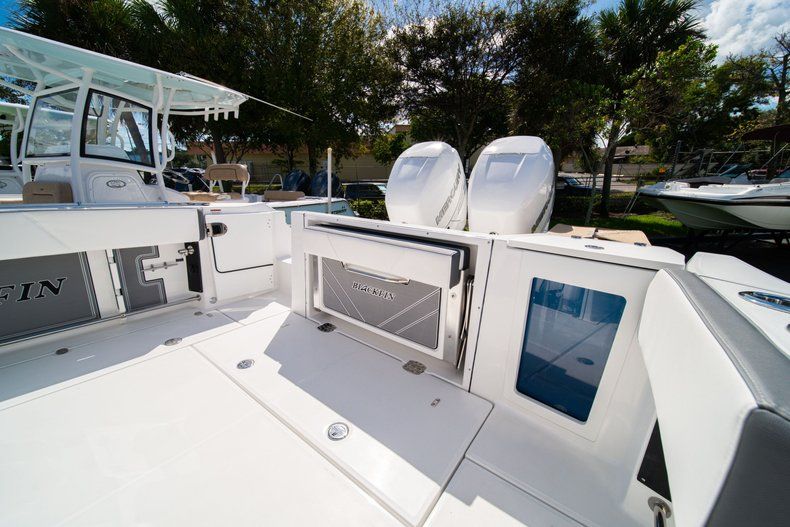 Thumbnail 9 for New 2020 Blackfin 332CC Center Console boat for sale in West Palm Beach, FL