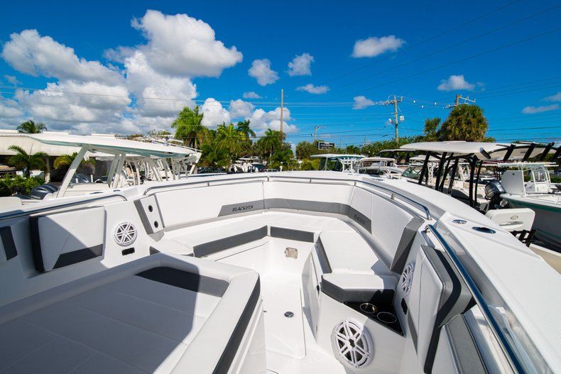 Thumbnail 24 for New 2020 Blackfin 332CC Center Console boat for sale in West Palm Beach, FL