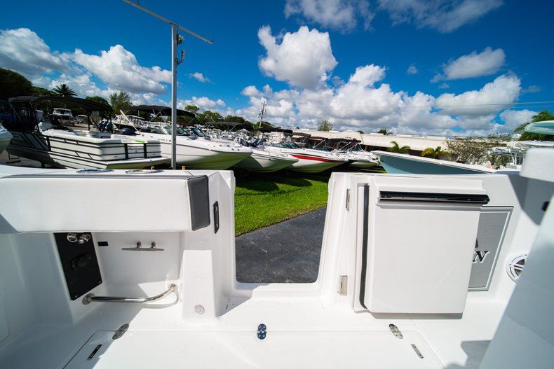 Thumbnail 14 for New 2020 Blackfin 332CC Center Console boat for sale in West Palm Beach, FL