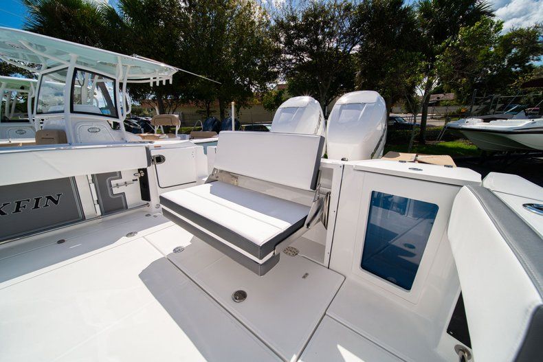Thumbnail 10 for New 2020 Blackfin 332CC Center Console boat for sale in West Palm Beach, FL