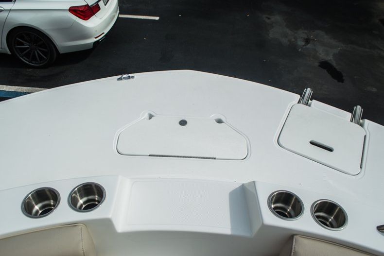 Thumbnail 11 for New 2014 Hurricane SunDeck Sport SS 188 OB boat for sale in West Palm Beach, FL