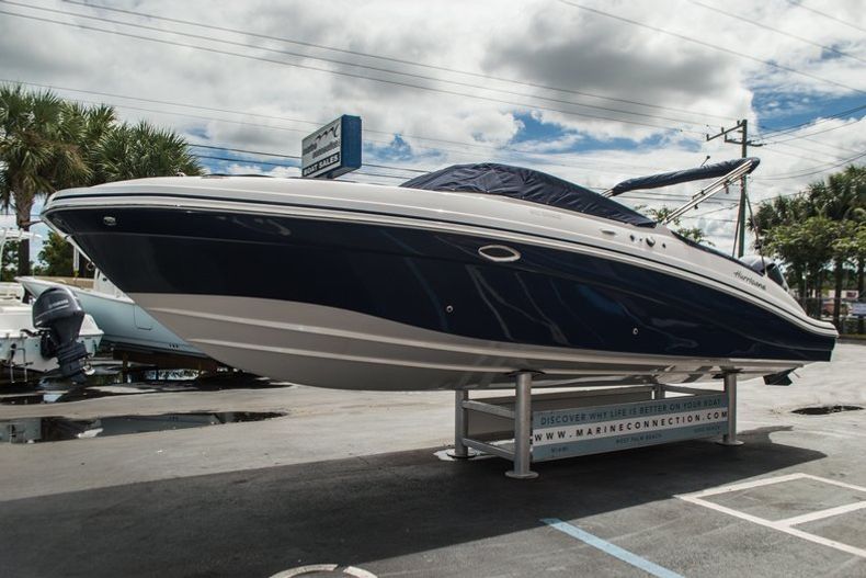 Thumbnail 11 for New 2016 Hurricane SunDeck SD 2690 OB boat for sale in Miami, FL