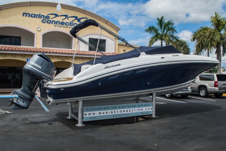Thumbnail 15 for New 2016 Hurricane SunDeck SD 2690 OB boat for sale in Miami, FL