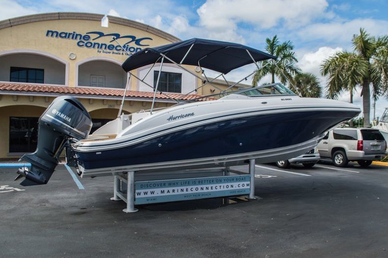 Thumbnail 7 for New 2016 Hurricane SunDeck SD 2690 OB boat for sale in Miami, FL