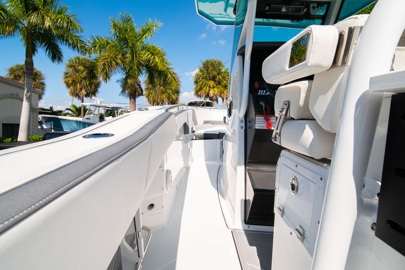 Thumbnail 26 for New 2019 Blackfin 272CC Center Console boat for sale in Fort Lauderdale, FL