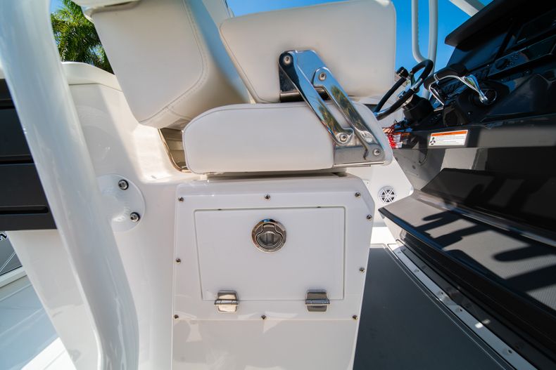 Thumbnail 23 for New 2019 Blackfin 272CC Center Console boat for sale in Fort Lauderdale, FL