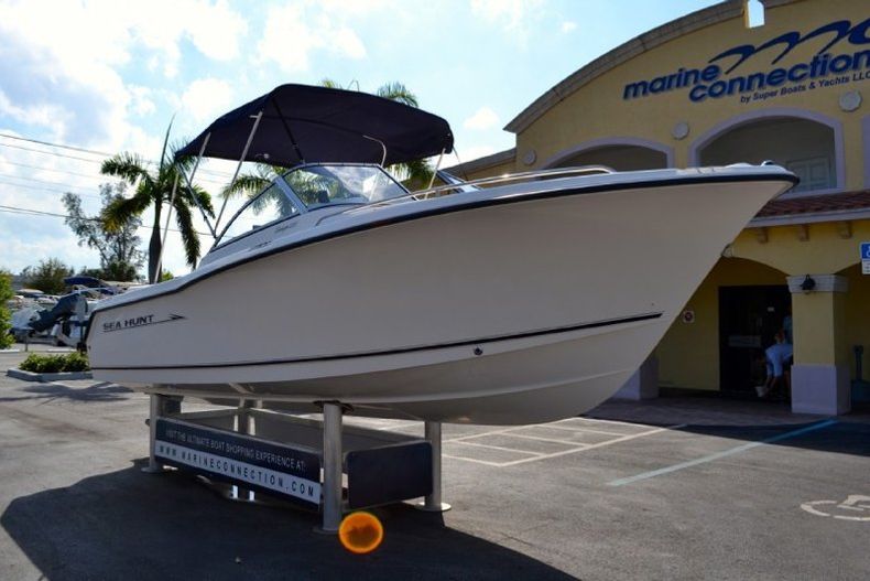 Thumbnail 1 for Used 2005 Sea Hunt Escape 220 Dual Console boat for sale in West Palm Beach, FL