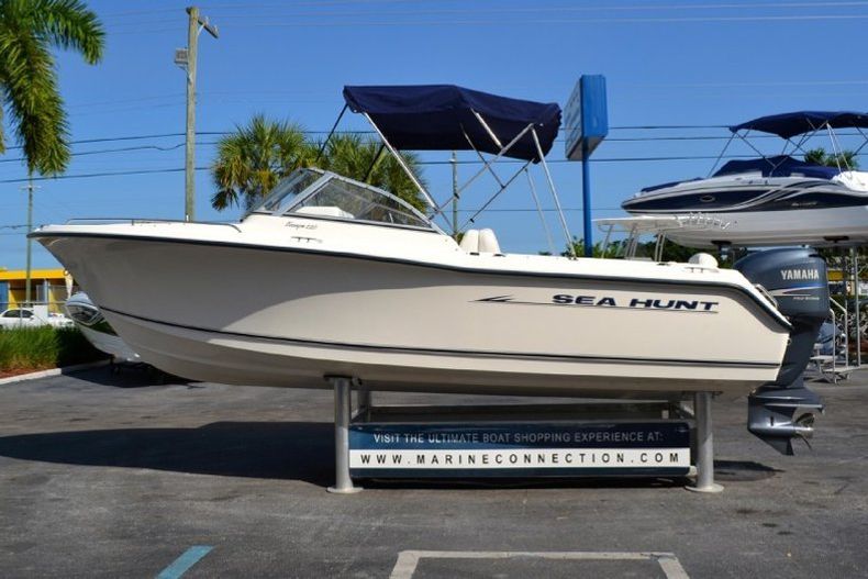 Thumbnail 8 for Used 2005 Sea Hunt Escape 220 Dual Console boat for sale in West Palm Beach, FL