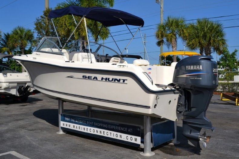 Used 2005 Sea Hunt Escape 220 Dual Console Boat For Sale In West Palm Beach Fl 0052 New Used Boat Dealer Marine Connection