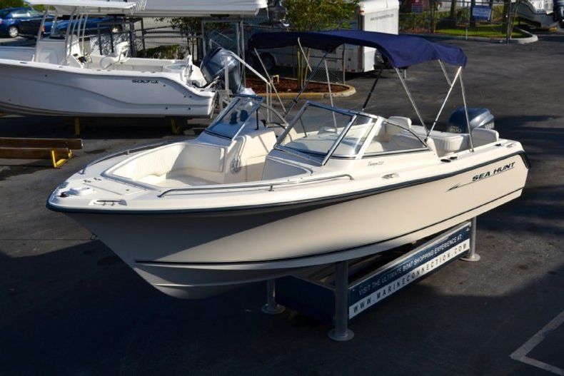 Thumbnail 78 for Used 2005 Sea Hunt Escape 220 Dual Console boat for sale in West Palm Beach, FL