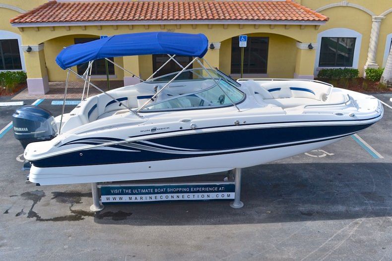 Thumbnail 87 for Used 2013 Hurricane SunDeck SD 2400 OB boat for sale in West Palm Beach, FL